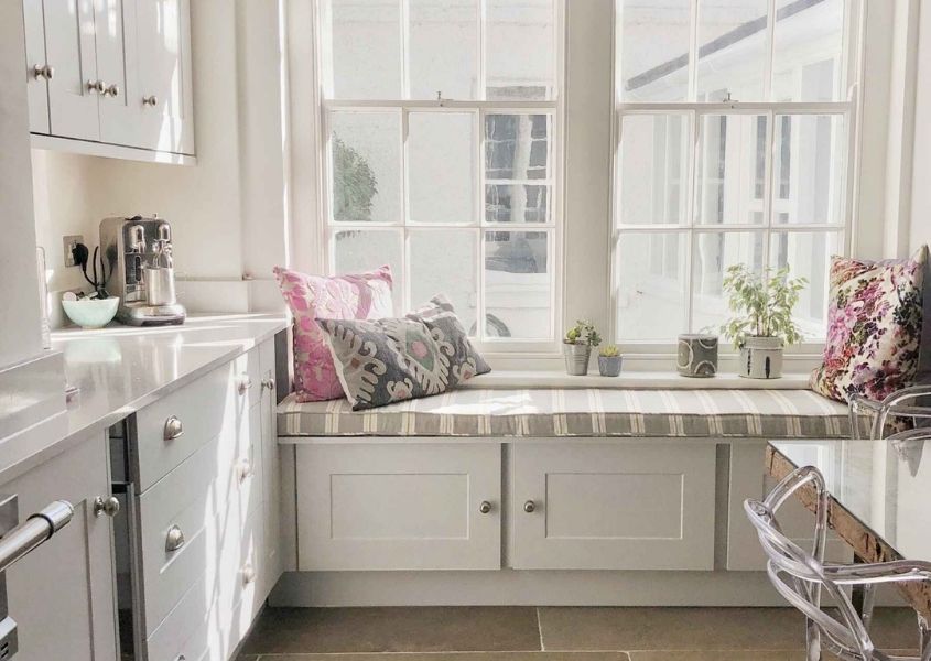 built in window seat in kitchen for 6 super stylish ways to decorate a bay window