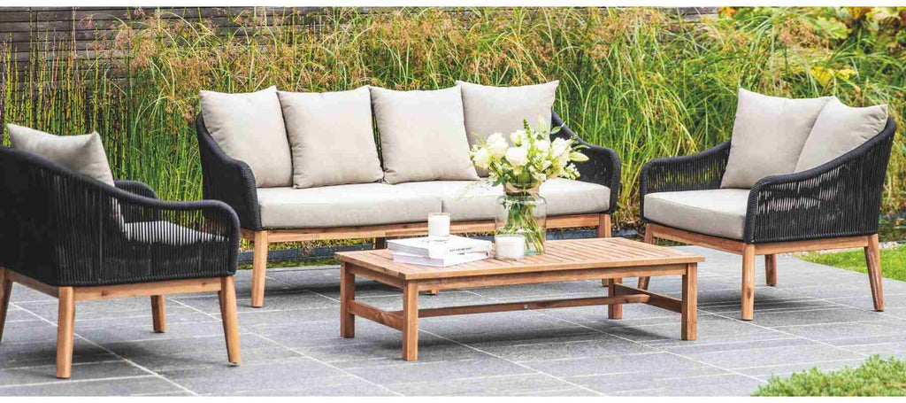 Garden sofa set with wood frame