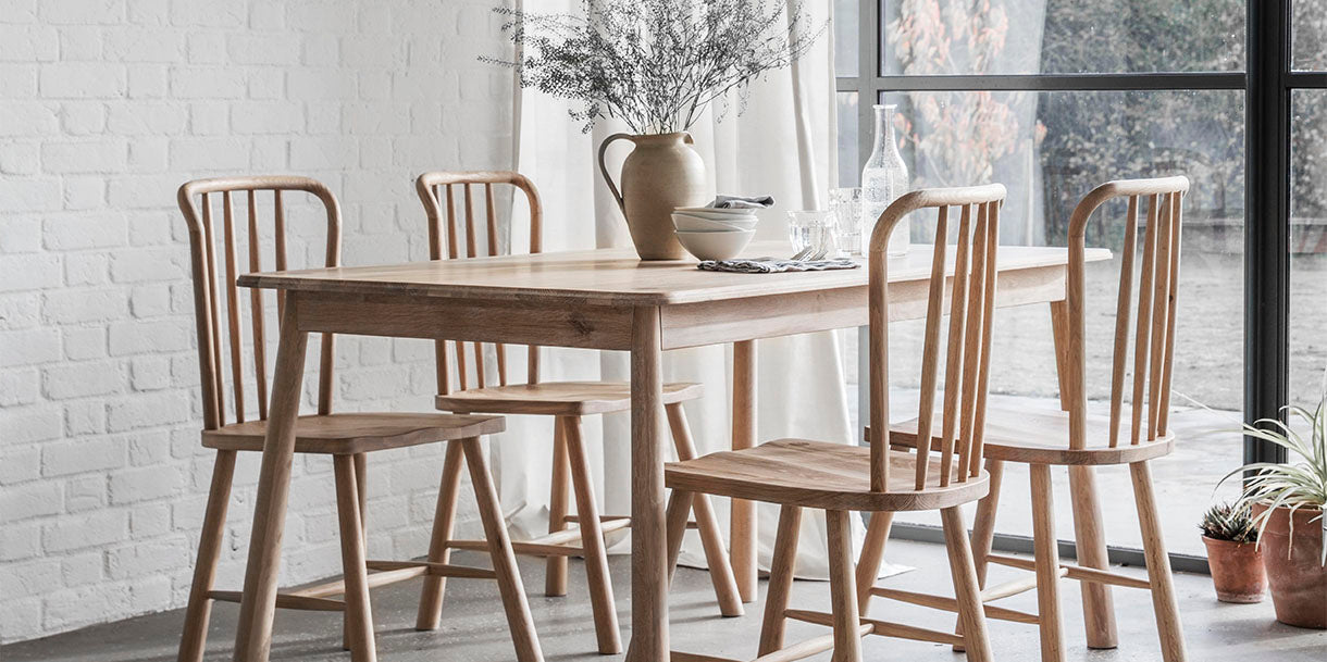 Wycombe dining set with plants