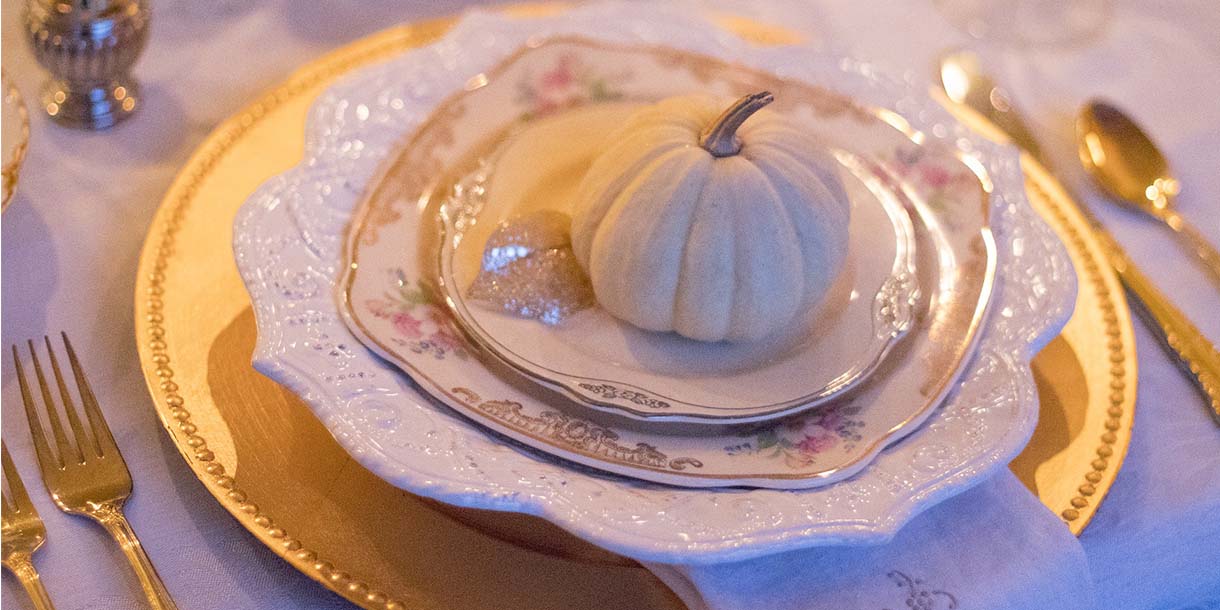 White small pumpkin on plate with gold edge