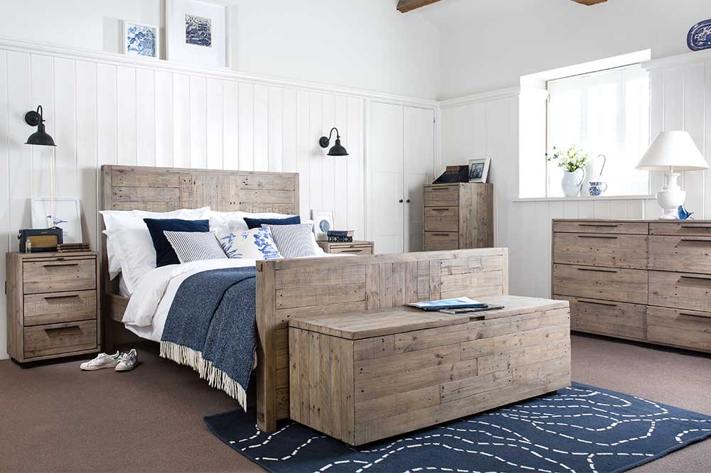 Thornton Reclaimed Wood Bed and Blanket Box in Room