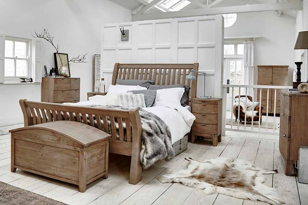 Winchester Reclaimed Wood Bed