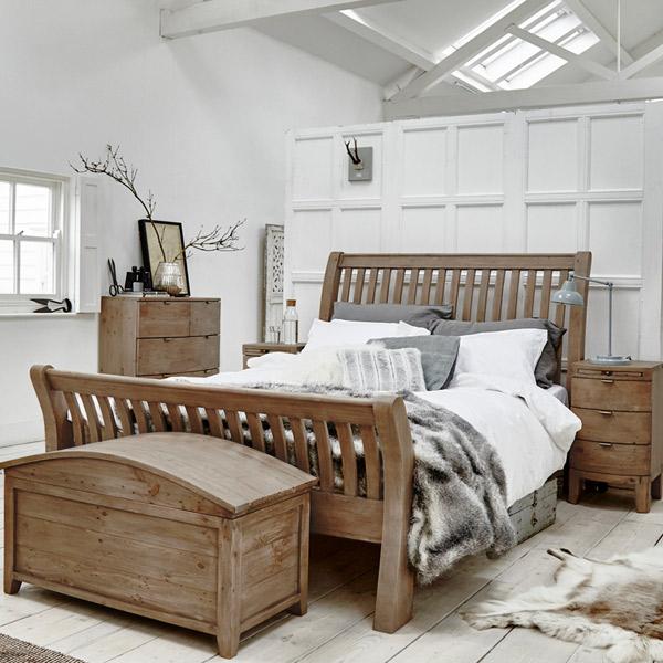 Winchester Reclaimed Wood Bed in Bedroom 