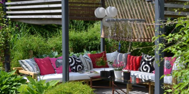 How to design an outdoor living space like a pro