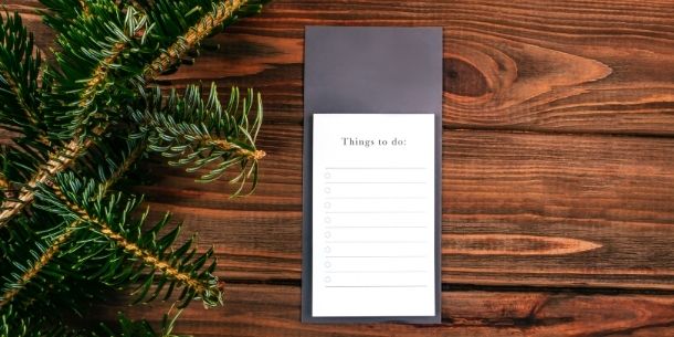 To do notepad on rustic wood with green pine needles