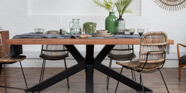 spider leg dining table with grey runner